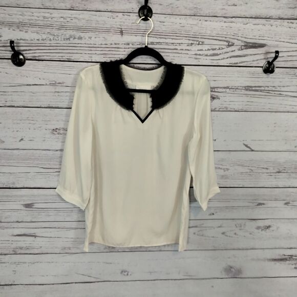 "Chico's" woman's blouse   - Picture 1 of 7